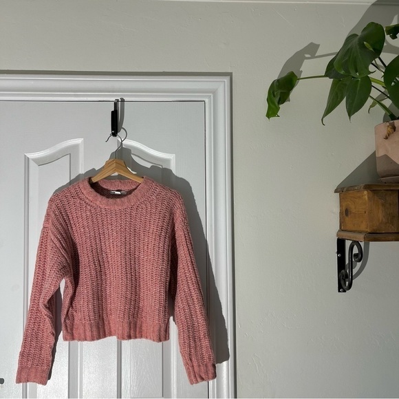 American Eagle | Pale Pink Slightly Cropped Chunky Cozy Crewneck Sweater Size XS - Picture 3 of 8